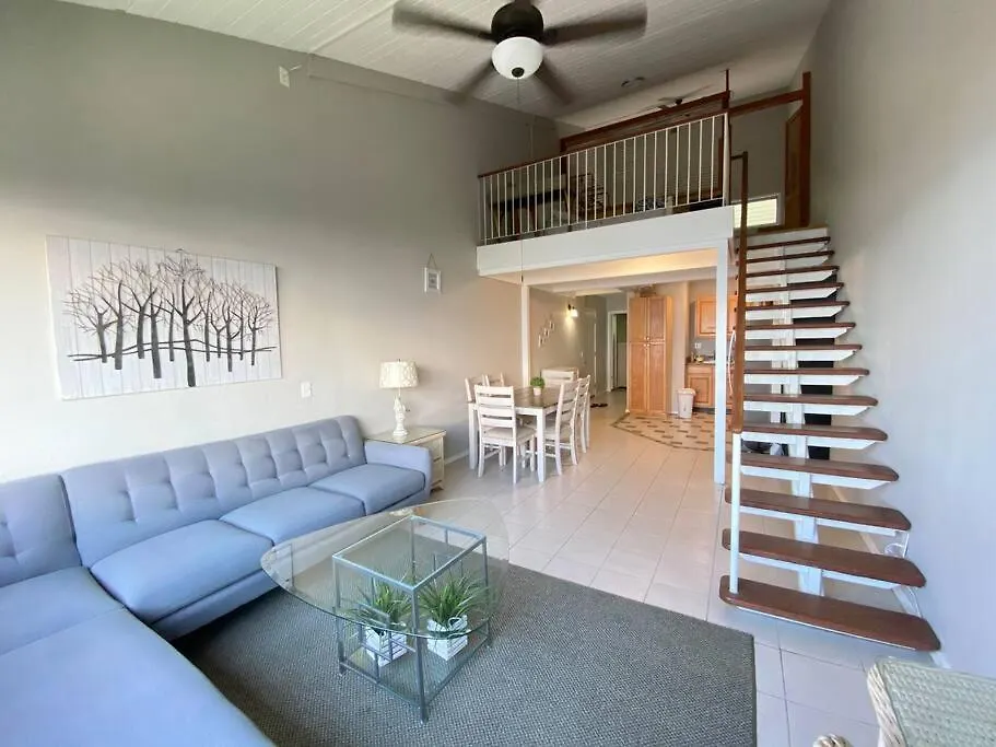 Oceanview Condo With Loft & Ac Kaaawa