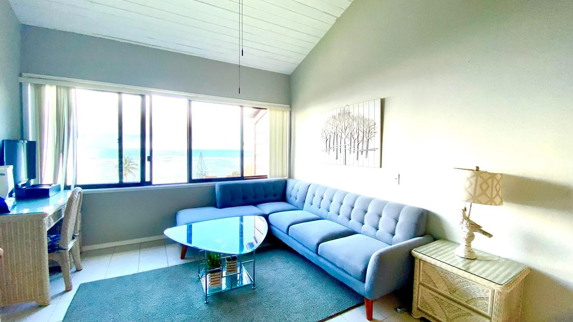 Oceanview Condo With Loft & Ac Kaaawa